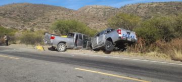 Tres ancianos pierden la vida en  aparatoso choque de camionetas