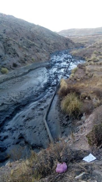 Se muestras imágenes con el agua en la zona.