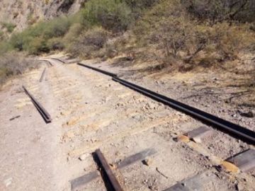 Denuncian el desmantelamiento de la vía férrea Sucre-Potosí en Bajo Campanario
