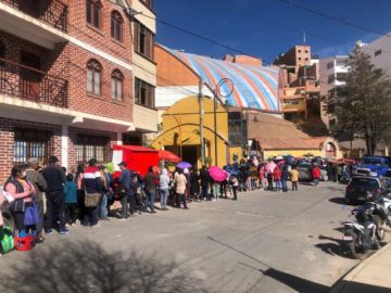 Filas se registran en la venta de puestos para Ch'utillos 2022