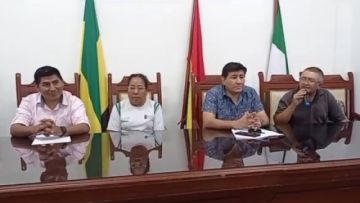 Restituyen a la maestra de Minero y firman el desistimiento de la denuncia