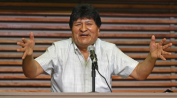 Evo Morales dice que hace las denuncias de corrupción "responsablemente", pero se siente atacado