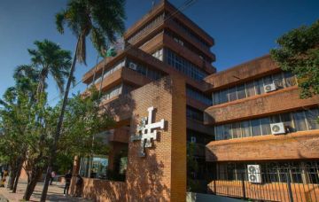Allanan oficinas del exsecretario de Salud de la Gobernación de Santa Cruz por presuntas coimas