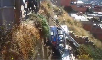 La Paz: Muere una persona por el embarrancamiento de un vehículo 