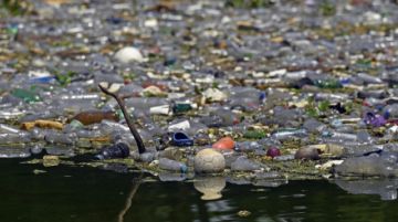 La contaminación plástica se apodera de ríos, lagos y playas en Centroamérica