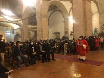 El señor de la Vera Cruz es patrono de Potosí desde 1973. Llegó al templo en 1550. Es la imagen más antigua de Bolivia.