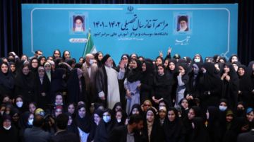 Presidente iraní dice que los estudiantes no servirán a los intereses del "enemigo"