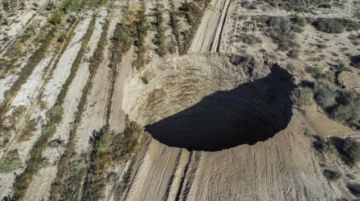 Chile anuncia cierre definitivo de zona minera afectada por enorme socavón