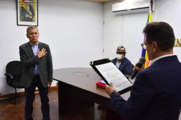 Tras denuncia en la Fiscalía, cambian a la directora de la AJAM y posesionan a Erik Ariñez quien retorna al cargo