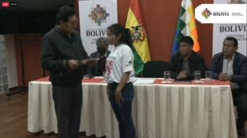 Ministerio de Educación reconoce al equipo de robótica a su retorno de Suiza 