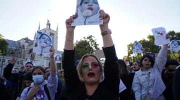 La familia de la joven iraní fallecida Mahsa Amini rechaza el informe médico oficial