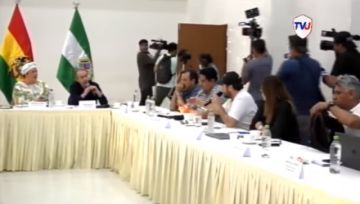 Dirigente cívico a viceministro: “Tu jefe fue el que se escapó, yo salgo y doy la cara”
