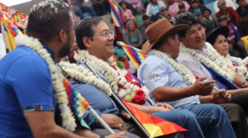 Presidente Arce habla de "aventuras golpistas" y Evo critica que se "adueñen de las calles con pitas"