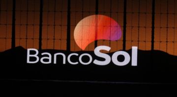 BancoSol realizó su acto en el Salar de Uyuni FOTO Juan Quisbert  APG