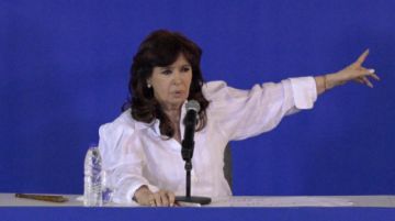 Vicepresidenta Fernández sospecha que detrás de su atentado hubo financiamiento identificado con el macrismo