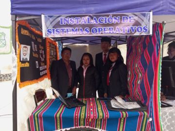 Los estudiantes participaron de una feria de sistemas informáticos