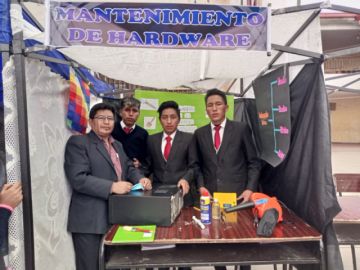 Los estudiantes participaron de una feria de sistemas informáticos