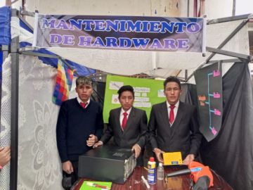 Los estudiantes participaron de una feria de sistemas informáticos