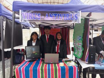 Los estudiantes participaron de una feria de sistemas informáticos