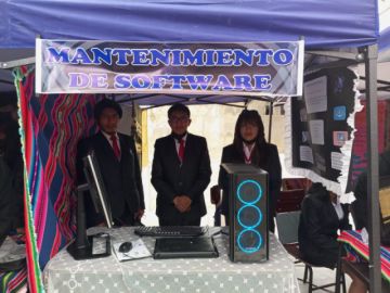 Los estudiantes participaron de una feria de sistemas informáticos