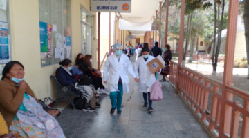 Médicos piden extremar uso del barbijo ante alza de contagios y nuevas variantes de Covid-19