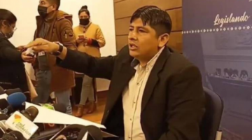 Diputado Cuellar convoca a cercar el Legislativo y chicotear a "evistas" para que aprueben el PGE