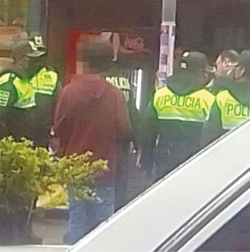 Pasajeros de micro atrapan a un joven atracador en Sucre