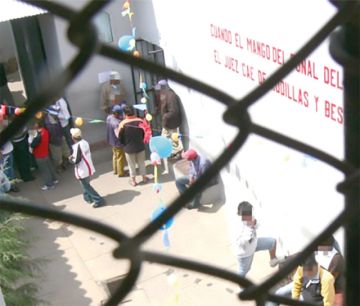 Golpea a su expareja, que recibió ayuda de vecinos