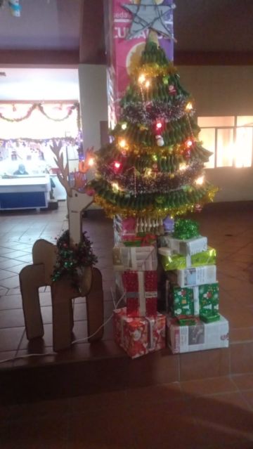 En el Mercado Solidario realizaron un concurso navideño con materiales reutilizables, como parte del plan de comunicación y concientización ciudadana  FOTO EMAP