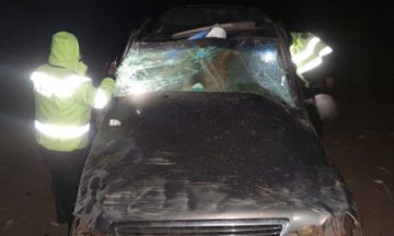 Un chofer provoca colisión tras invadir carril y se fuga