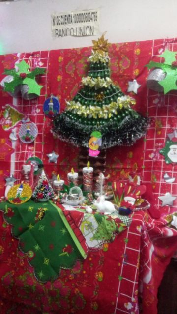 Realizan concurso de arreglos navideños con material reutilizable
