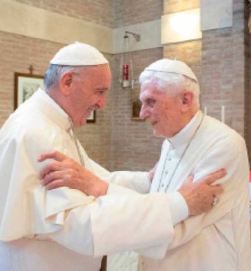 El Papa Francisco pide  orar por Benedicto XVI