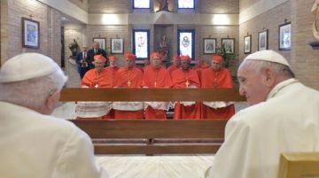 La difícil convivencia entre el emérito Benedicto XVI y su sucesor Francisco
