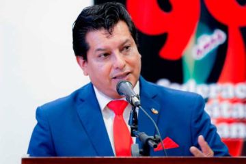 Max Mendoza ya está en su casa y abogado afirma que su contrato laboral sigue vigente