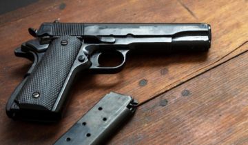 Indagan origen de pistola usada por un feminicida en Llallagua