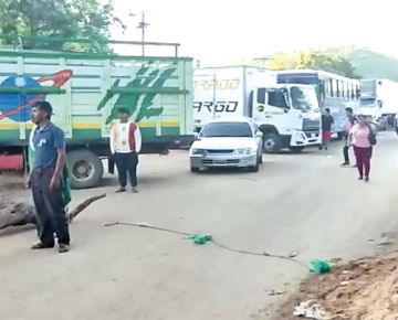 Levantan bloqueos luego de más de 15 días en Santa Cruz