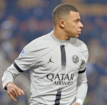 PSG gana; Mbappé se lesiona 
