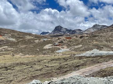 En los Municipios de San Pablo de Lípez, Atocha, Colcha K, Uyuni, Mojinete, Esmoruco y Tomave con presencia de nevadas intermitentes desde la madrugada del día sábado 4 de febrero 