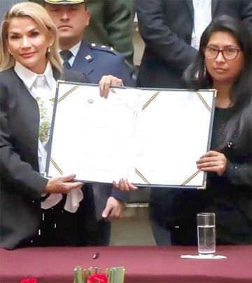 Áñez: Si no fui presidenta, todos “inconstitucionales”