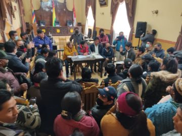 Tras una reunión, acuerdan mantener el precio del pan a tres unidades por un Boliviano