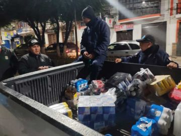 Intendencia opera en "zona roja" e incauta bebida de contrabando