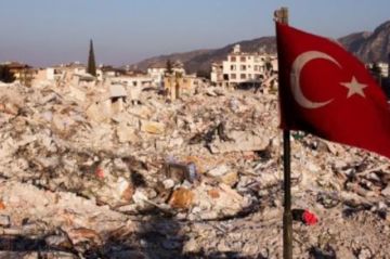 Rescatan bajo los escombros a otros tres supervivientes del sismo en Turquía