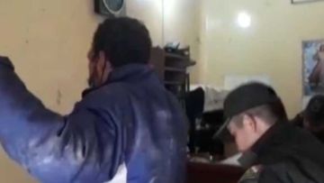 Sujeto atemorizaba con una tijera a transeúntes