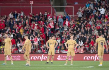 El Barça pierde en Almería  y da esperanzas al Real