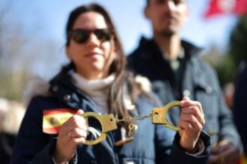 Miles de policías protestan en Madrid contra la reforma de la ley de seguridad