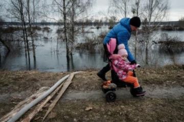 Un pueblo ucraniano inundado para frenar a Rusia sigue anegado un año después