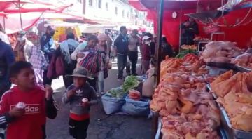 Ante el anunciado paro de 72 horas por el litio, la población se abastece en Potosí