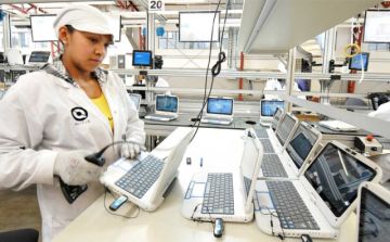 Gobernador anuncia entrega de computadoras a los estudiantes