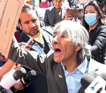 Primer aspirante a las judiciales tira sus papeles