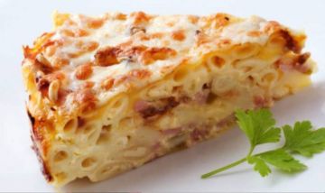 Pastel de fideo al horno.